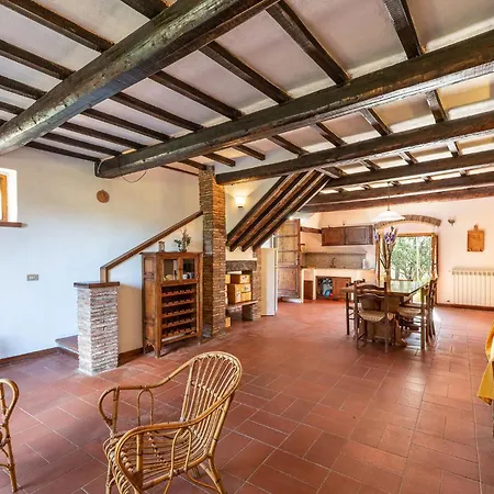 Cozy In Gr With Kitchen